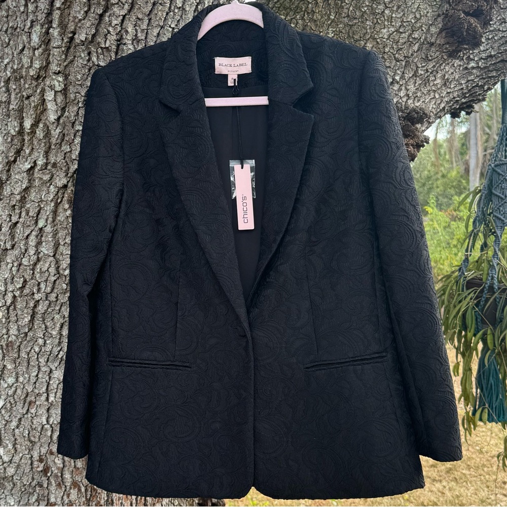 NWT Chico’s Black Label-Black lace one button holiday blazer.Size 8